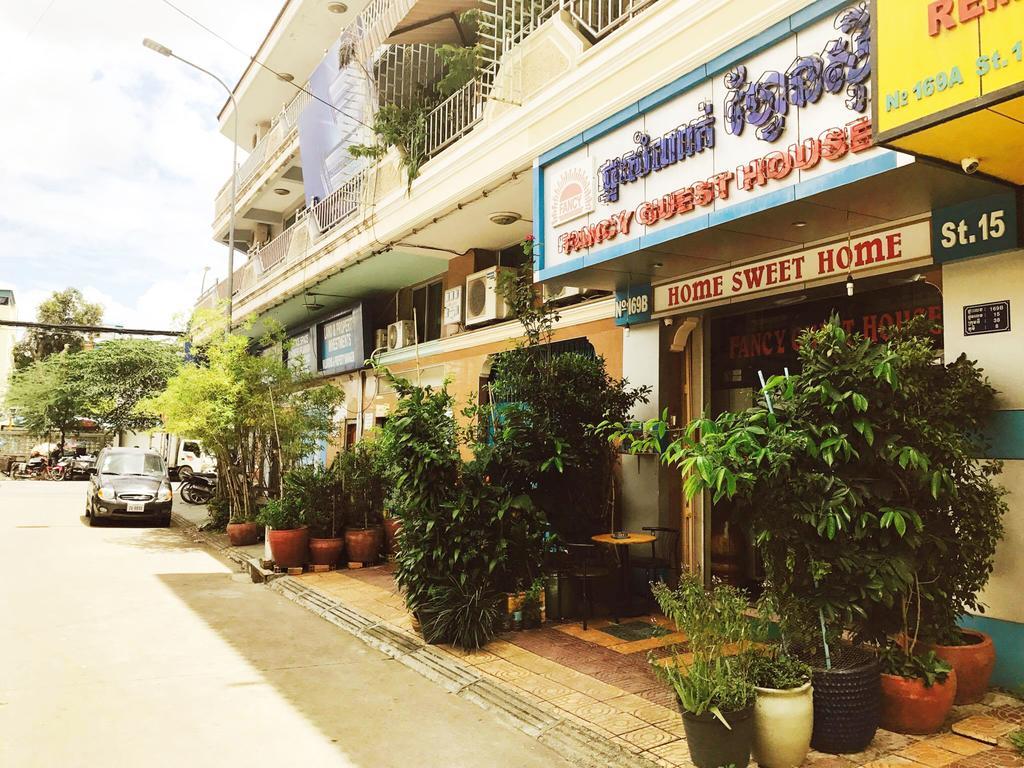 Fancy Guesthouse พนมเปญ ภายนอก รูปภาพ